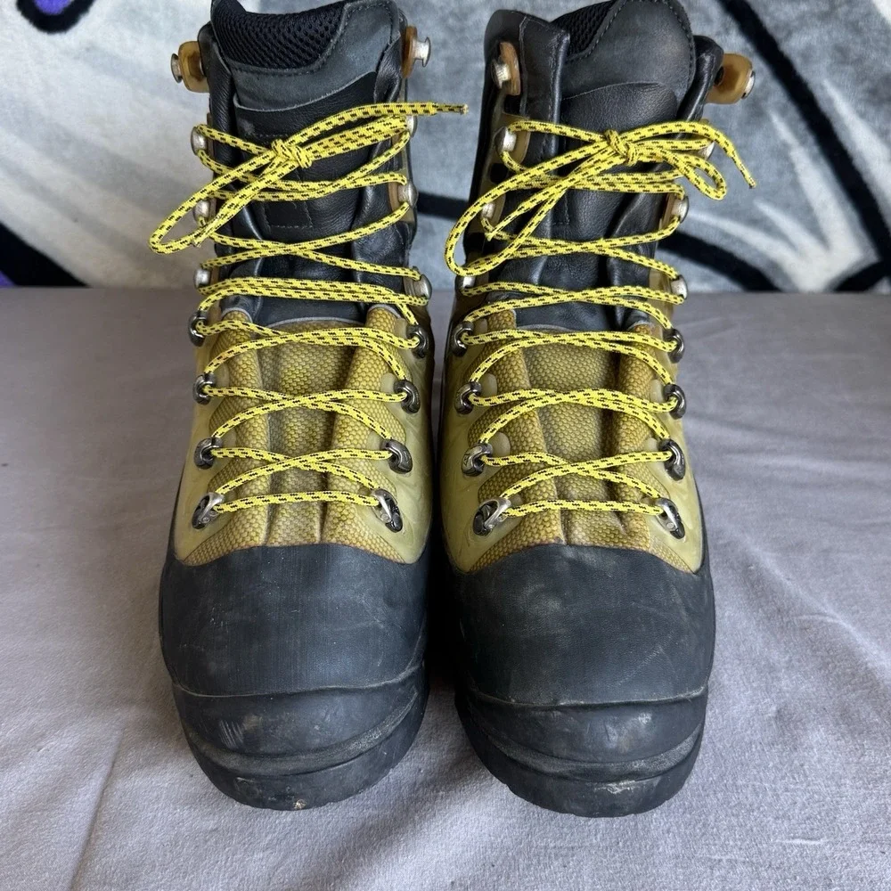 Size 12 - VASQUE Skywalk Stealth hiking boot firm‎ rigid heavy speed lace